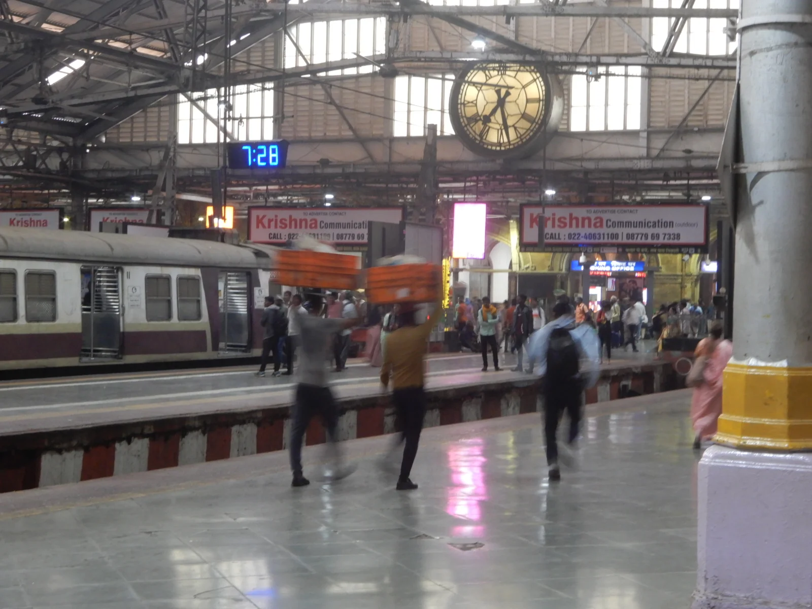 mumbai local train